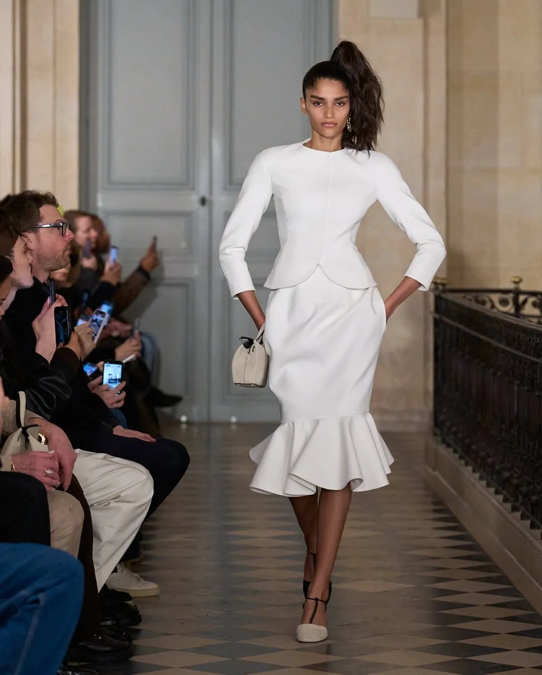 Jacquemus Centers Art-Historical Prestige Through Le Palmier Show Assets - Image 1