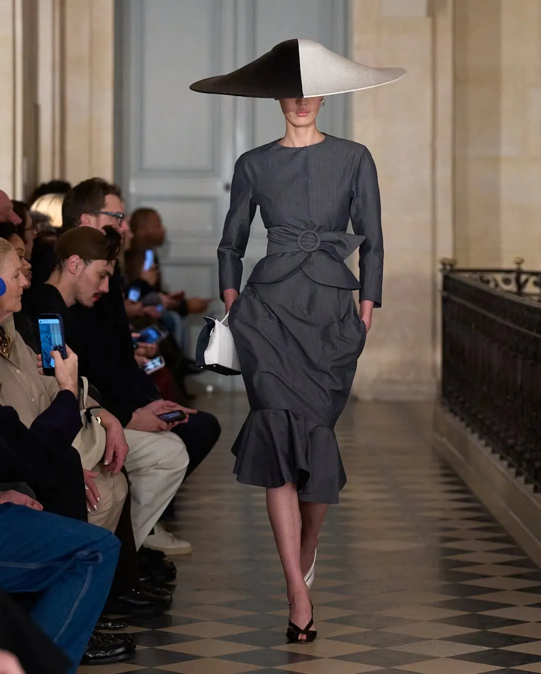 Jacquemus Centers Art-Historical Prestige Through Le Palmier Show Assets - Image 12