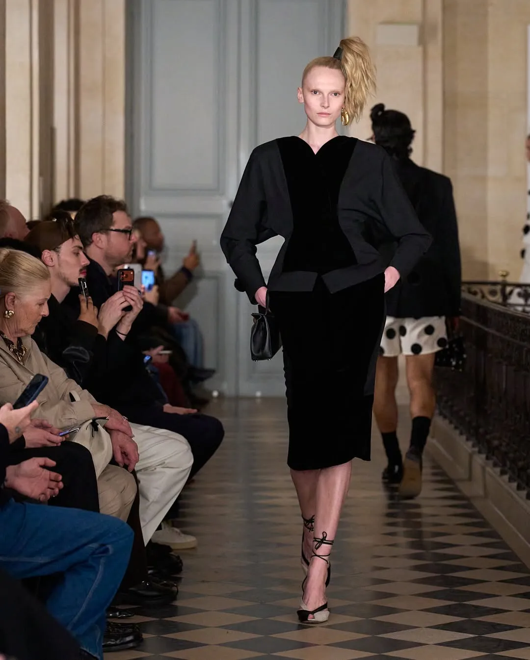 Jacquemus Centers Art-Historical Prestige Through Le Palmier Show Assets - Image 18