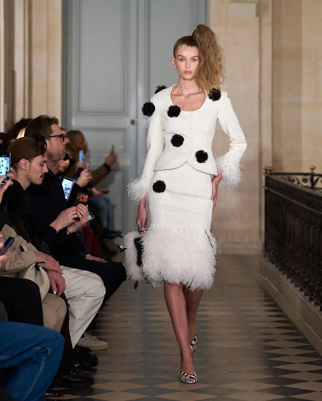 Jacquemus Centers Art-Historical Prestige Through Le Palmier Show Assets - Image 19