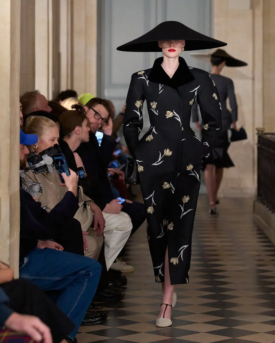 Jacquemus Centers Art-Historical Prestige Through Le Palmier Show Assets - Image 20