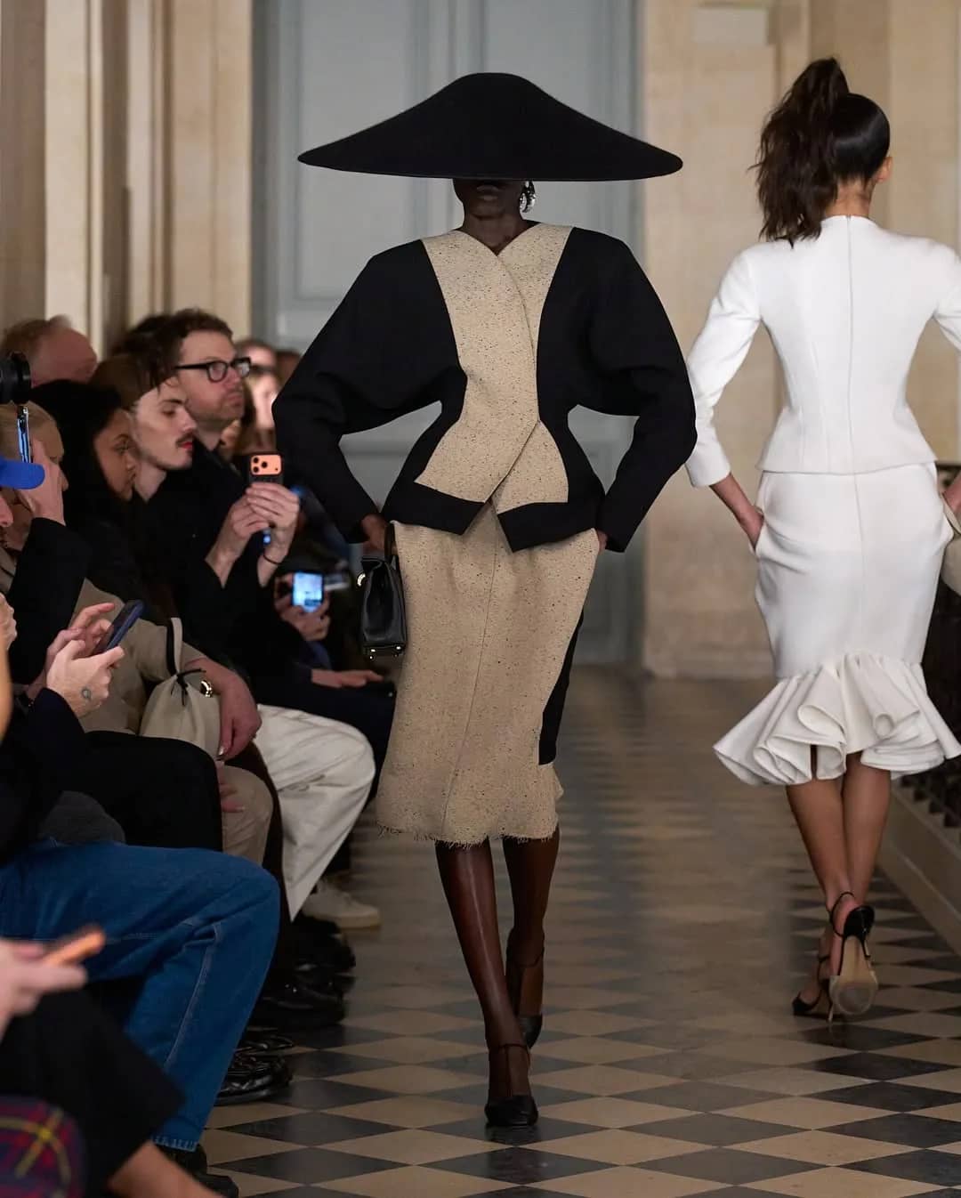 Jacquemus Centers Art-Historical Prestige Through Le Palmier Show Assets - Image 3