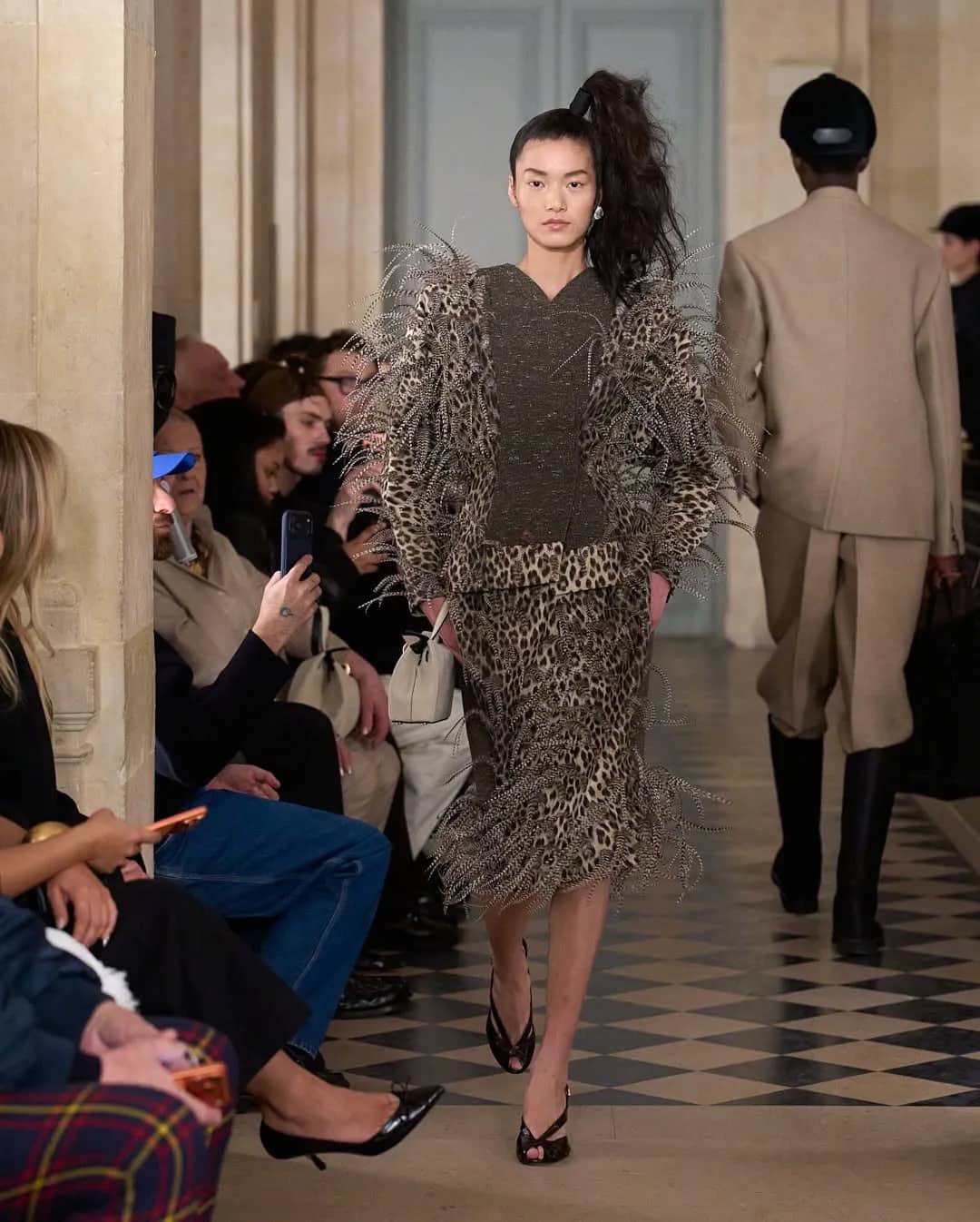 Jacquemus Centers Art-Historical Prestige Through Le Palmier Show Assets - Image 8