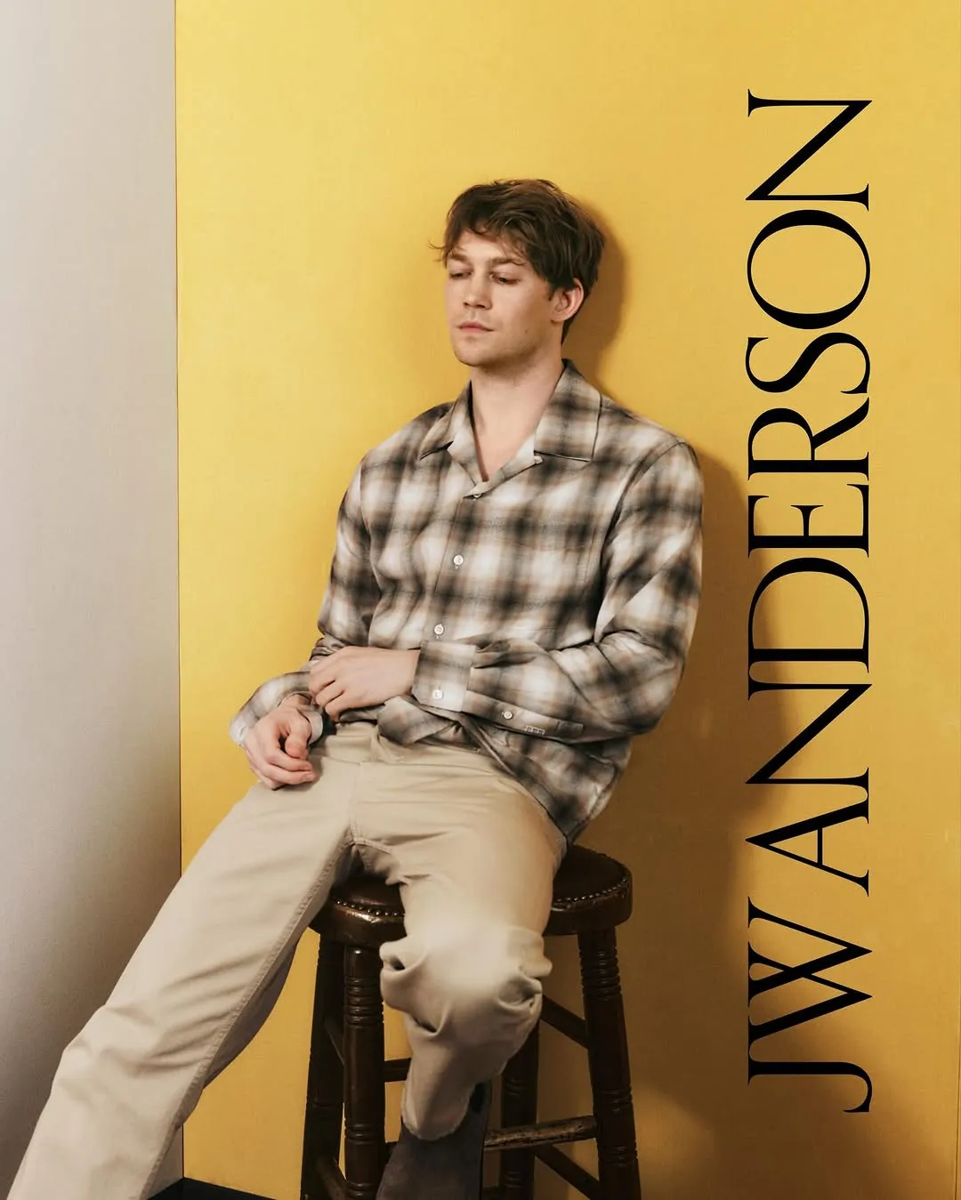 JW Anderson Frames SS26 Through Joe Alwyn’s High-Engagement Casting Choice - Image 3