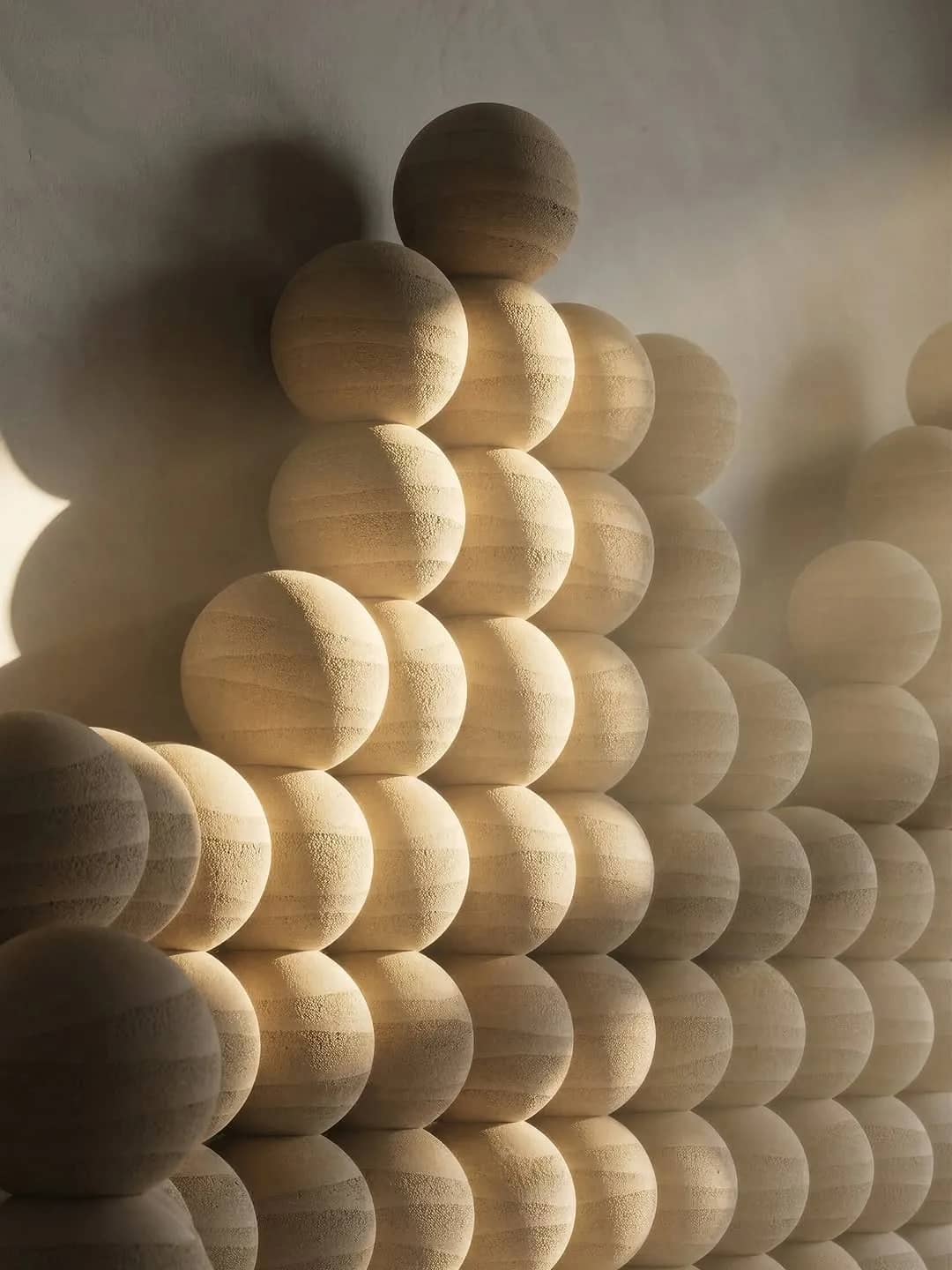 Amouage Translates Omani Landscapes Through Modular Sand Spheres in Seongsu - Image 2
