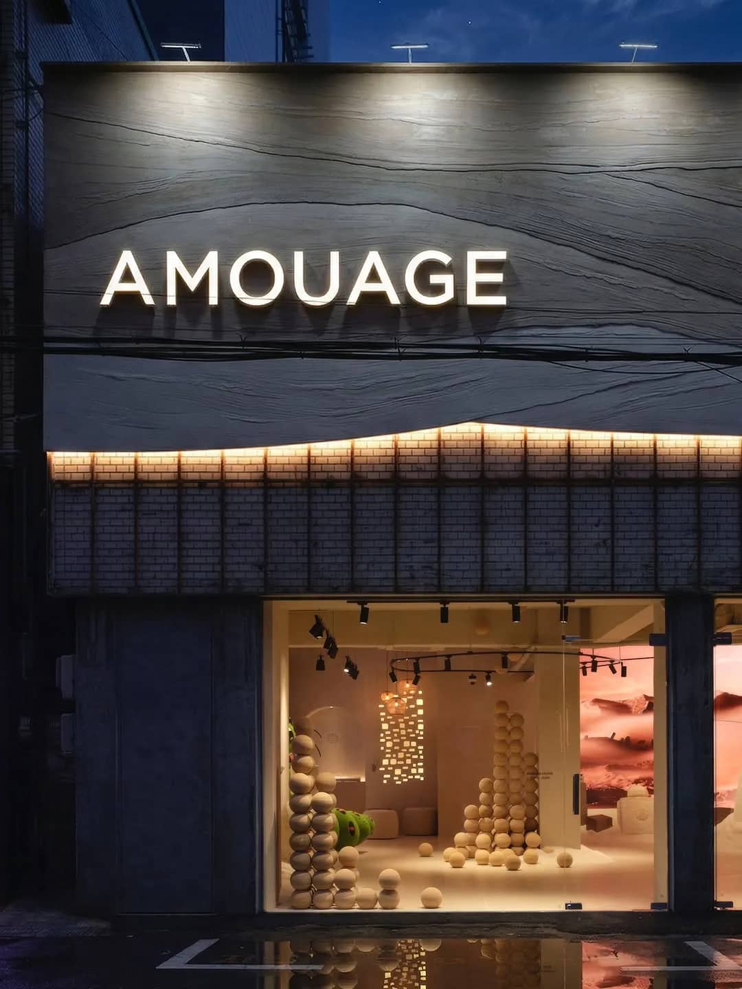 Amouage Translates Omani Landscapes Through Modular Sand Spheres in Seongsu - Image 5