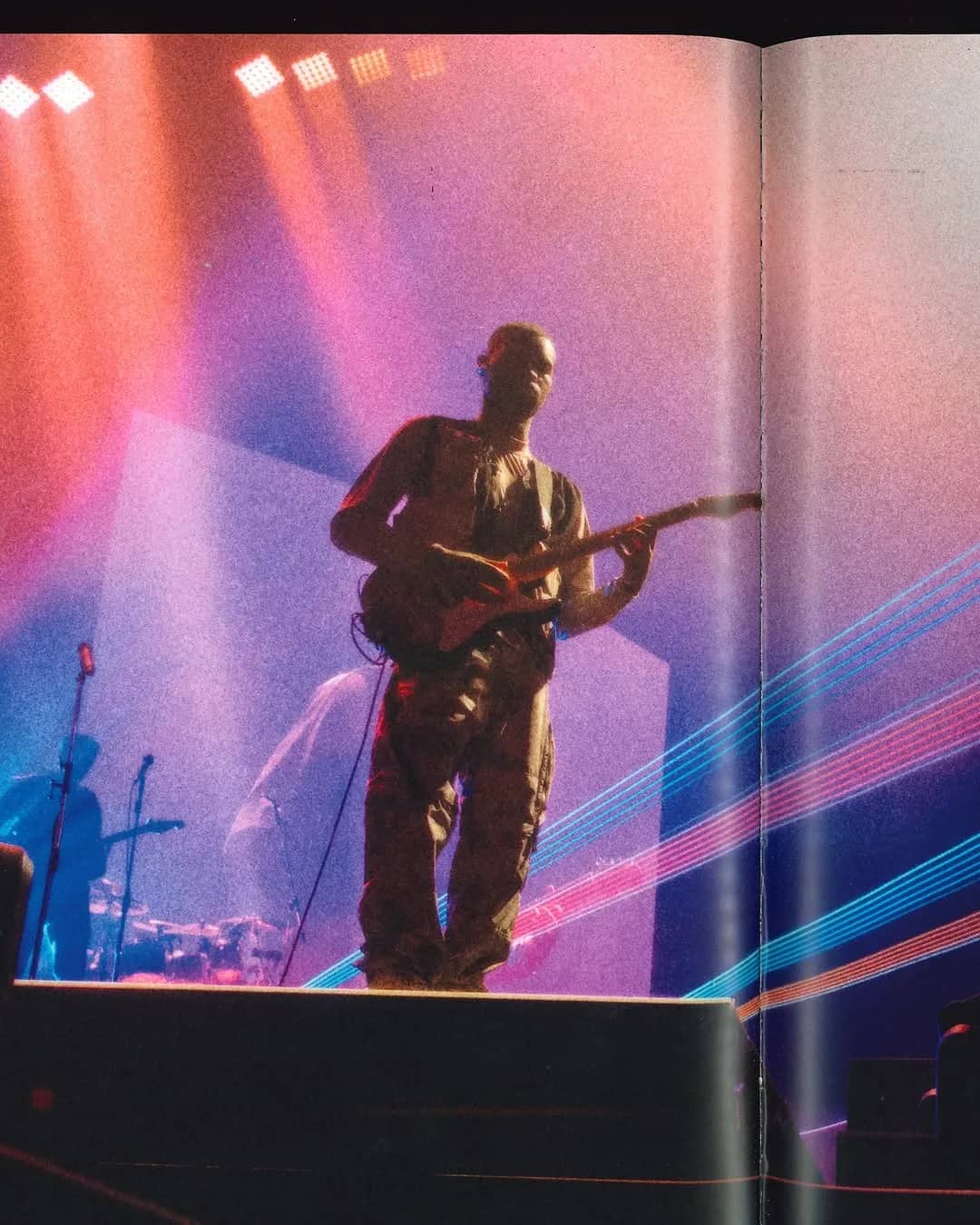 Stone Island Documents Dave’s Tour Narrative Through a Tangible Research Book - Image 6