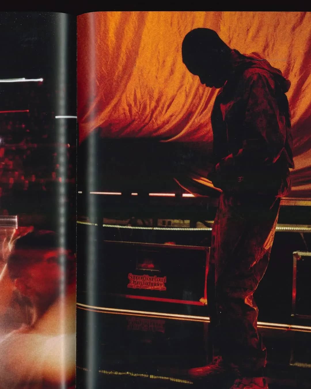 Stone Island Documents Dave’s Tour Narrative Through a Tangible Research Book - Image 8