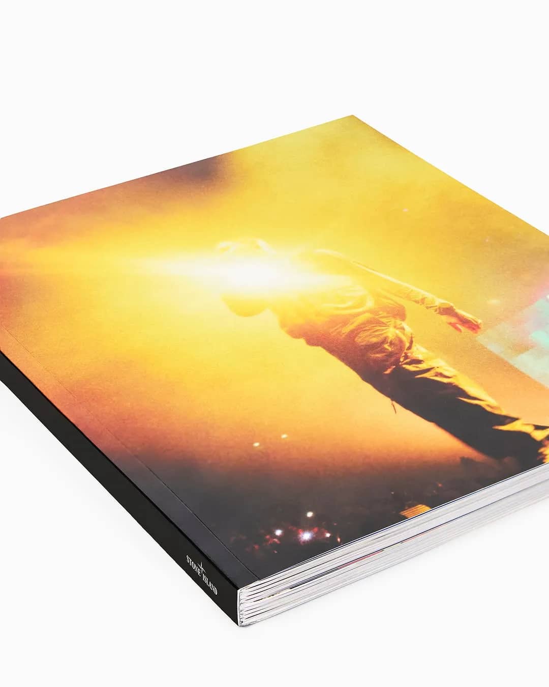 Stone Island Documents Dave’s Tour Narrative Through a Tangible Research Book - Image 10
