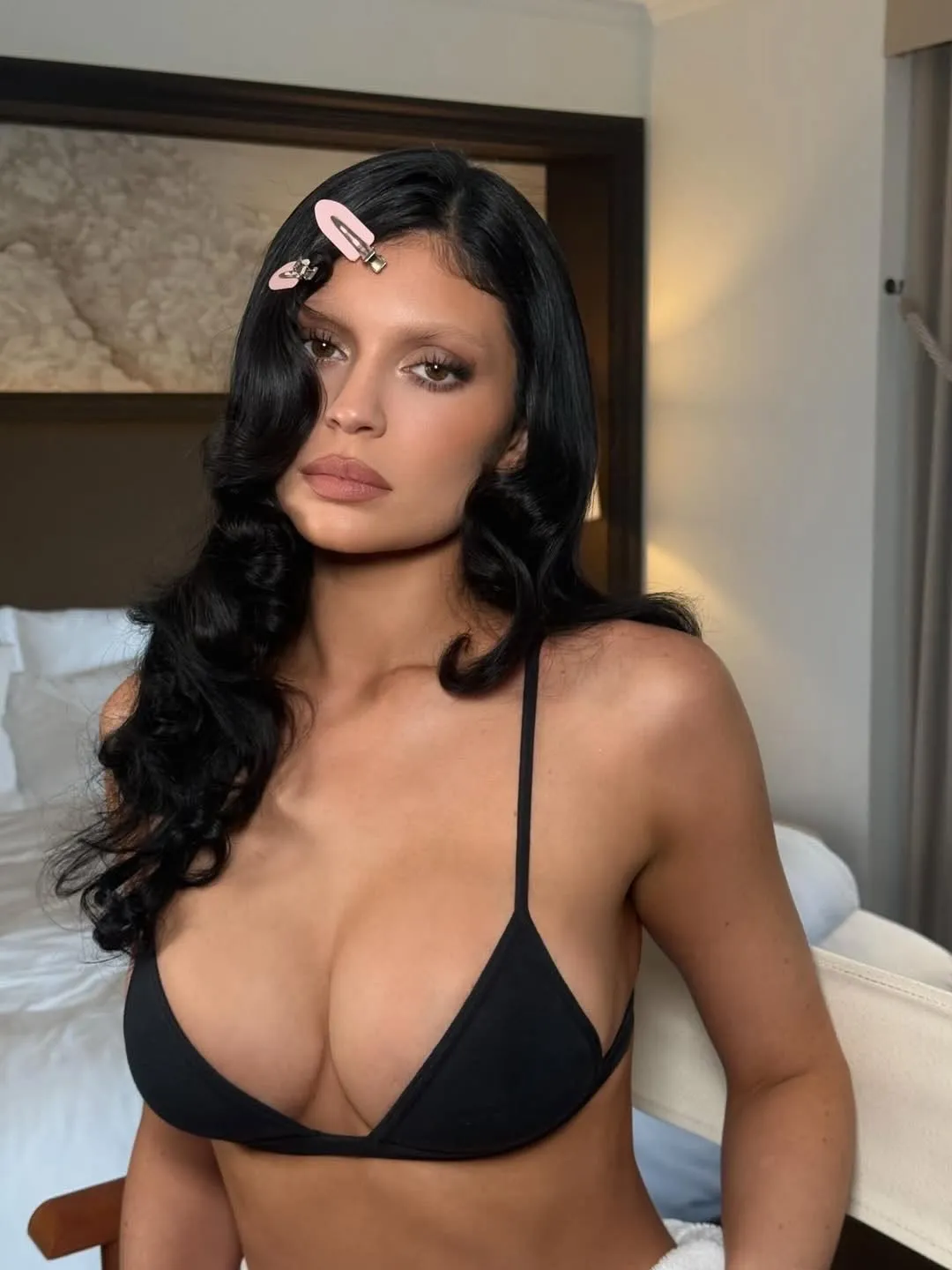 Kylie Cosmetics Embeds Three Unreleased Products into Met Gala Glam - Image 1