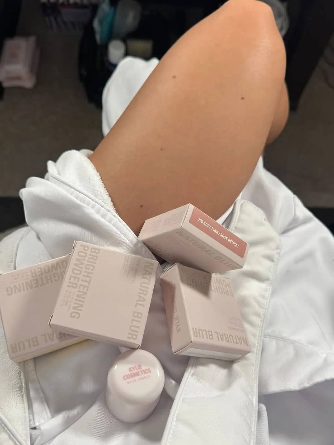 Kylie Cosmetics Embeds Three Unreleased Products into Met Gala Glam - Image 3