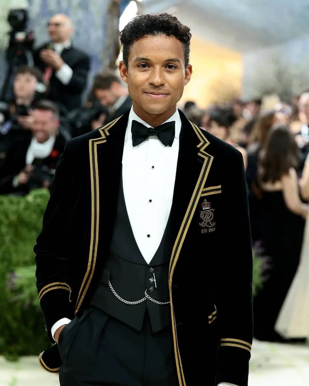 Ralph Lauren Frames Heritage Tailoring via High-Contrast Met Gala Talent Pairings - Image 4
