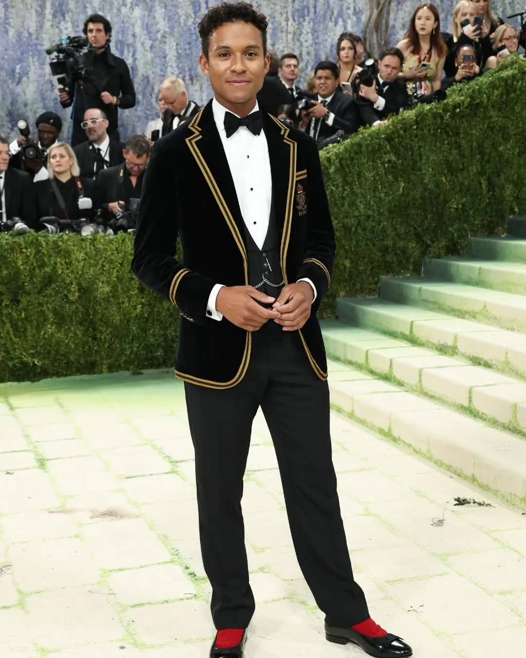 Ralph Lauren Frames Heritage Tailoring via High-Contrast Met Gala Talent Pairings - Image 5