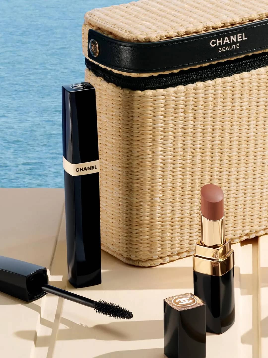Chanel Centers Material Tactility Through the Les Beiges Woven Basket - Image 2