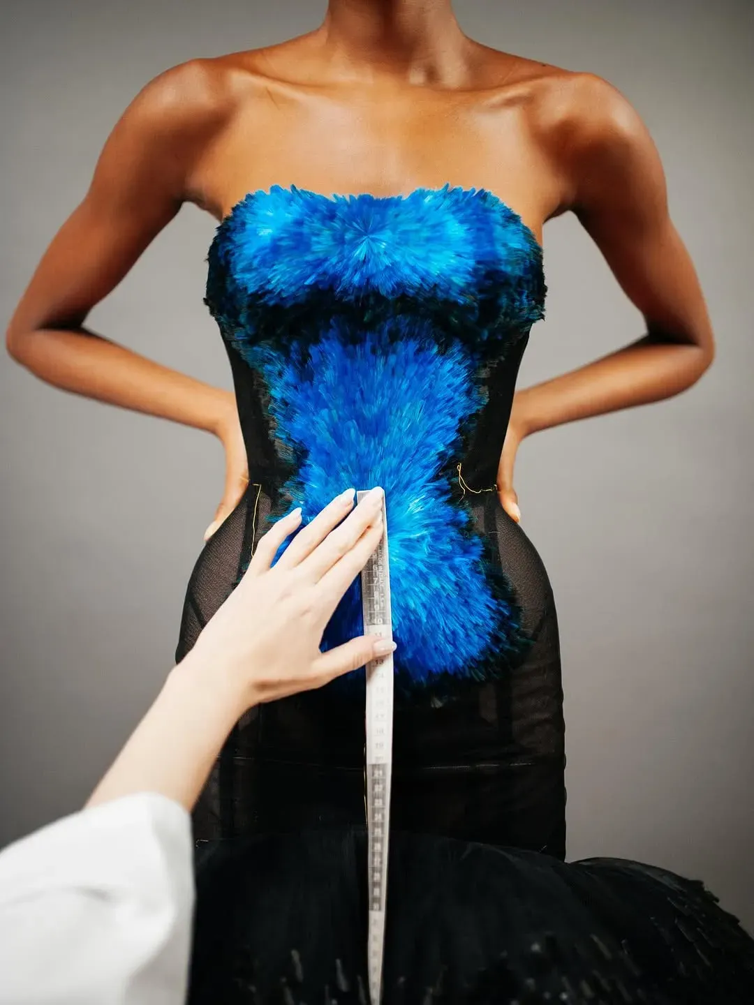 Schiaparelli Spotlights Ateliers Through Zendaya’s 8,000-Hour Blue Couture Look - Image 1